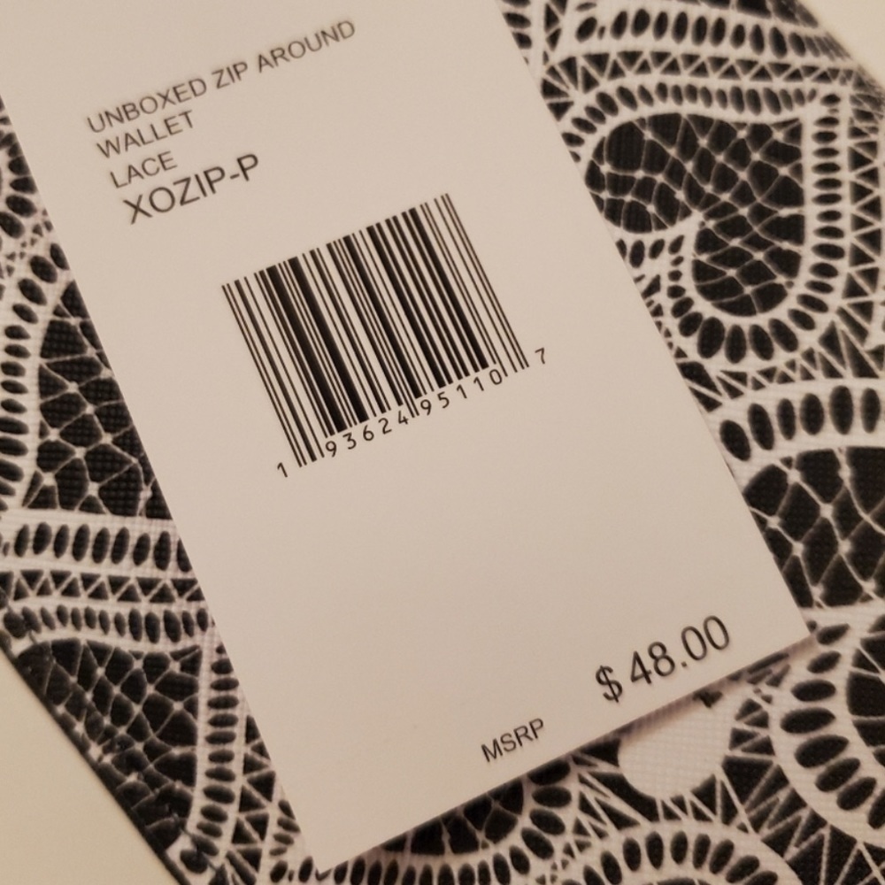 Betsey Johnson Black and White Hearts wallet! - Picture 4 of 5